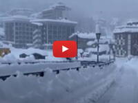 Meteo Cronaca diretta: (Video) Valle d'Aosta, fortissima nevicata a Cervinia, caduti oltre 120cm di Neve 