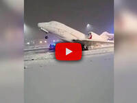 Meteo Video: Gelo e Neve a Monaco di Baviera, jet congelato sulla pista dell'aeroporto