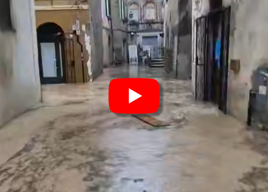 Meteo Liguria: esonda il torrente Pora a Finalborgo, strade come fiumi, il video