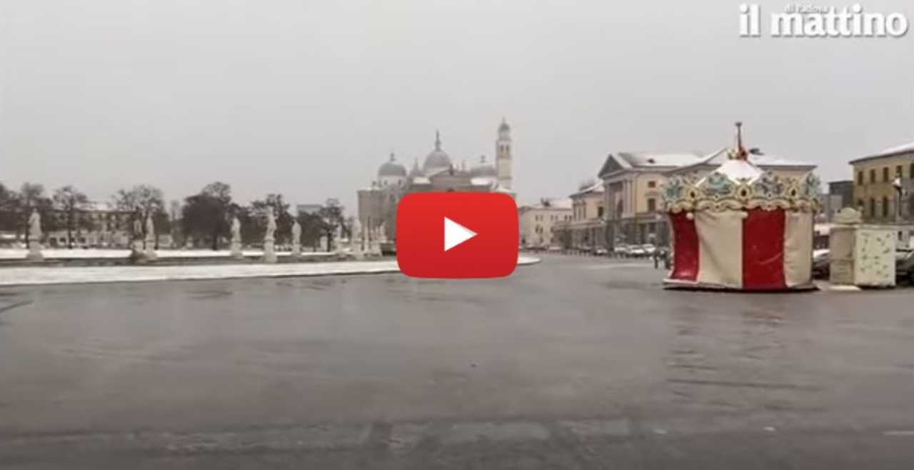 Meteo Cronaca Diretta Video Padova Splendida Nevicata Imbianca Prato Della Valle Le Immagini Ilmeteo It