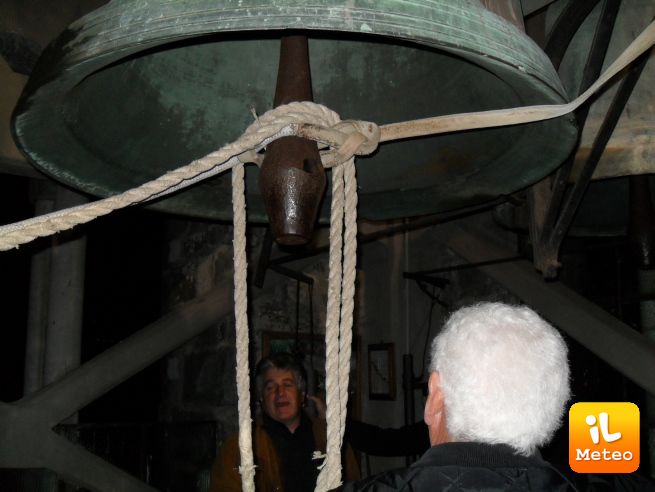 Tradizione delle campane legate