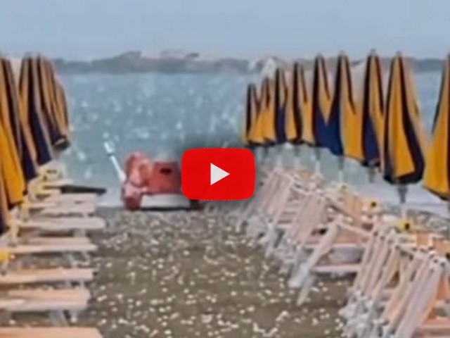 Meteo: Grandinata intensa si abbatte sulla spiaggia di Bellaria e Igea Marina; il Video
