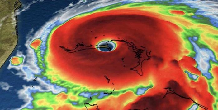 L'uragano DORIAN mentre attraversa le isole Bahamas