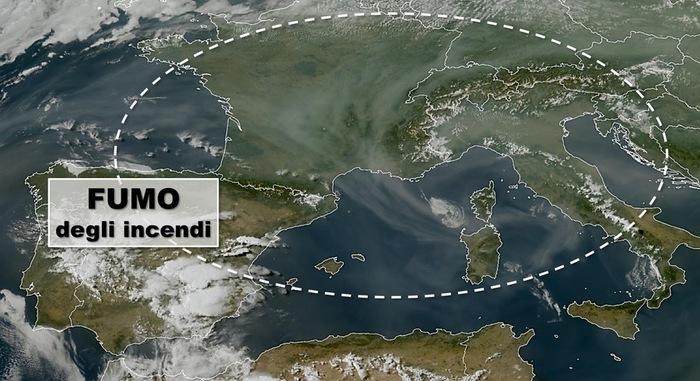 Il fumo degli incendi visto dal satellite ha raggiunto l'Europa e l'Italia