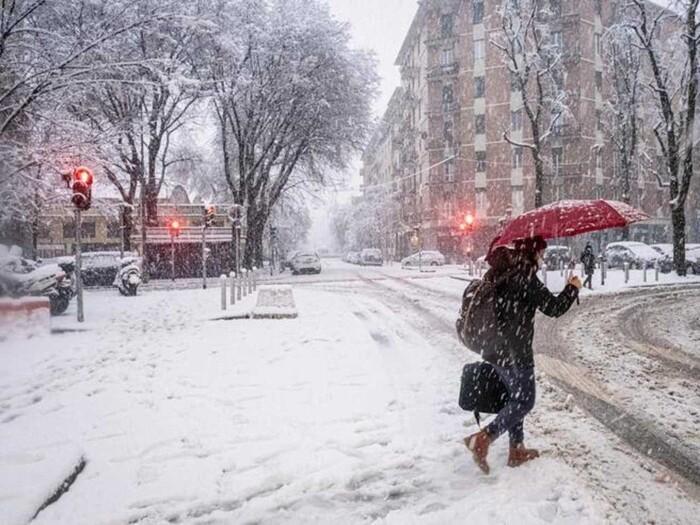 Arriva la neve fino a quote piuttosto basse, localmente fino in pianura Arriva la neve fino a quote piuttosto basse, localmente fino in pianura