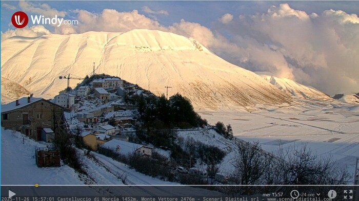 Webcam su Castelluccio di Norcia, nel parco dei monti Sibillini