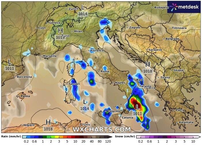 Le precipitazioni previste per le ore centrali di Venerdì 31 Ottobre 2025