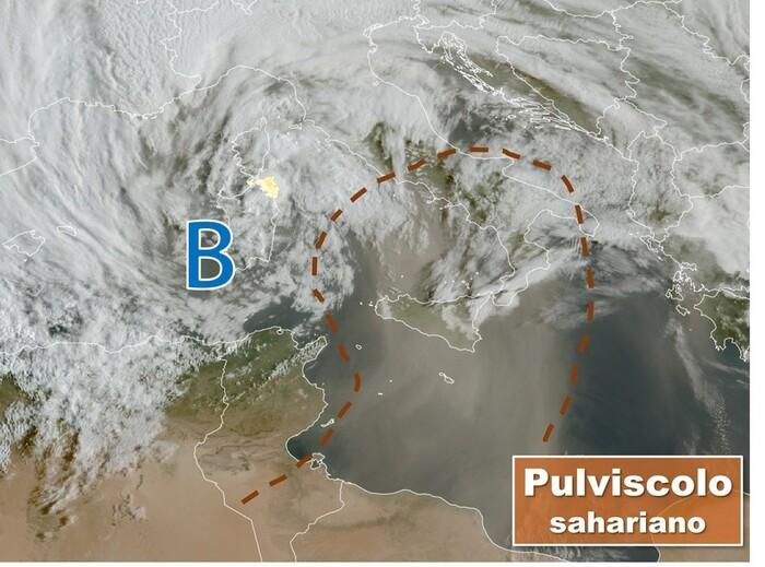 Immagine satellitare: si nota la polvere sahariana di color giallognolo/marroncino