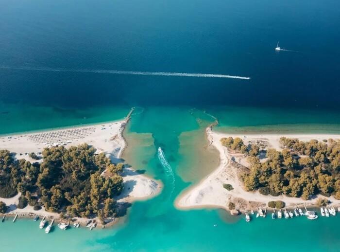 Port Glarokavos Lagoon Beach (credits: Breathtaking Greece)
