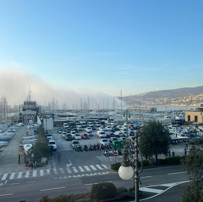 Nebbia di mare a Trieste nella serata di giovedì 26 febbraio 2026