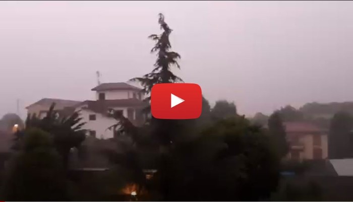 Meteo: Milano, Nubifragio con Grandine si abbatte sulla città, il video