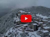 Meteo Cronaca Diretta Video: Abruzzo, la frazione di Rovere interessata da una bella nevicata