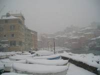 La spiaggia di Boccadasse (GE) completamente sommersa di
neve