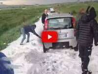 Meteo: Grandinata pazzesca in Puglia, oltre 20 cm di ghiaccio e auto bloccate; il Video