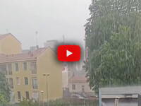 Meteo: Grandinata a Torino, un violento nubifragio provoca disagi e allagamenti, il Video