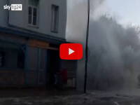 Meteo Video: Francia, Onde più alte delle
case, la tempesta Pierrick sommerge Saint-Malo