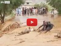 Meteo: Pakistan, piogge torrenziali, oltre 60 morti e 300 feriti; il Video