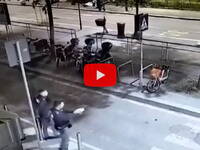 Milano: la polizia spara alla spalla di un uomo che voleva aggredire gli agenti, il Video
