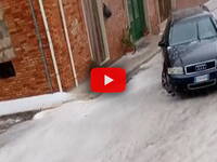 Meteo: Grandine in Puglia, strade imbiancate a...